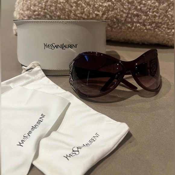 Yves Saint Laurent woman’s sunglasses. - Picture 1 of 9